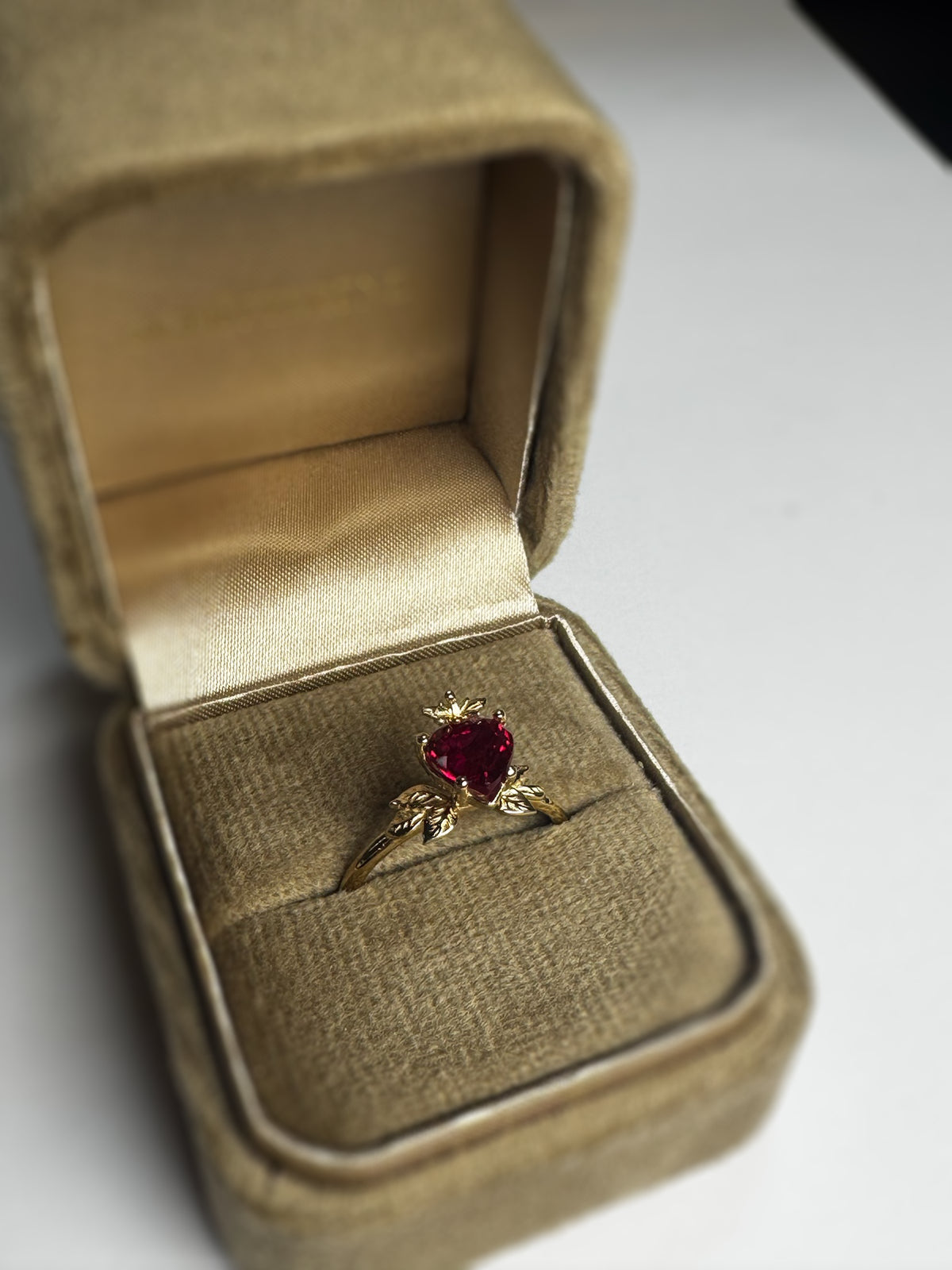 Sweet royale - 18kt golden ring